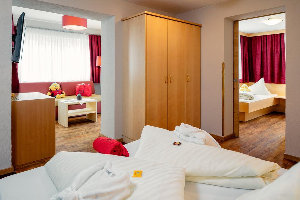 Kinderhotel Laderhof Ladis Exterior foto