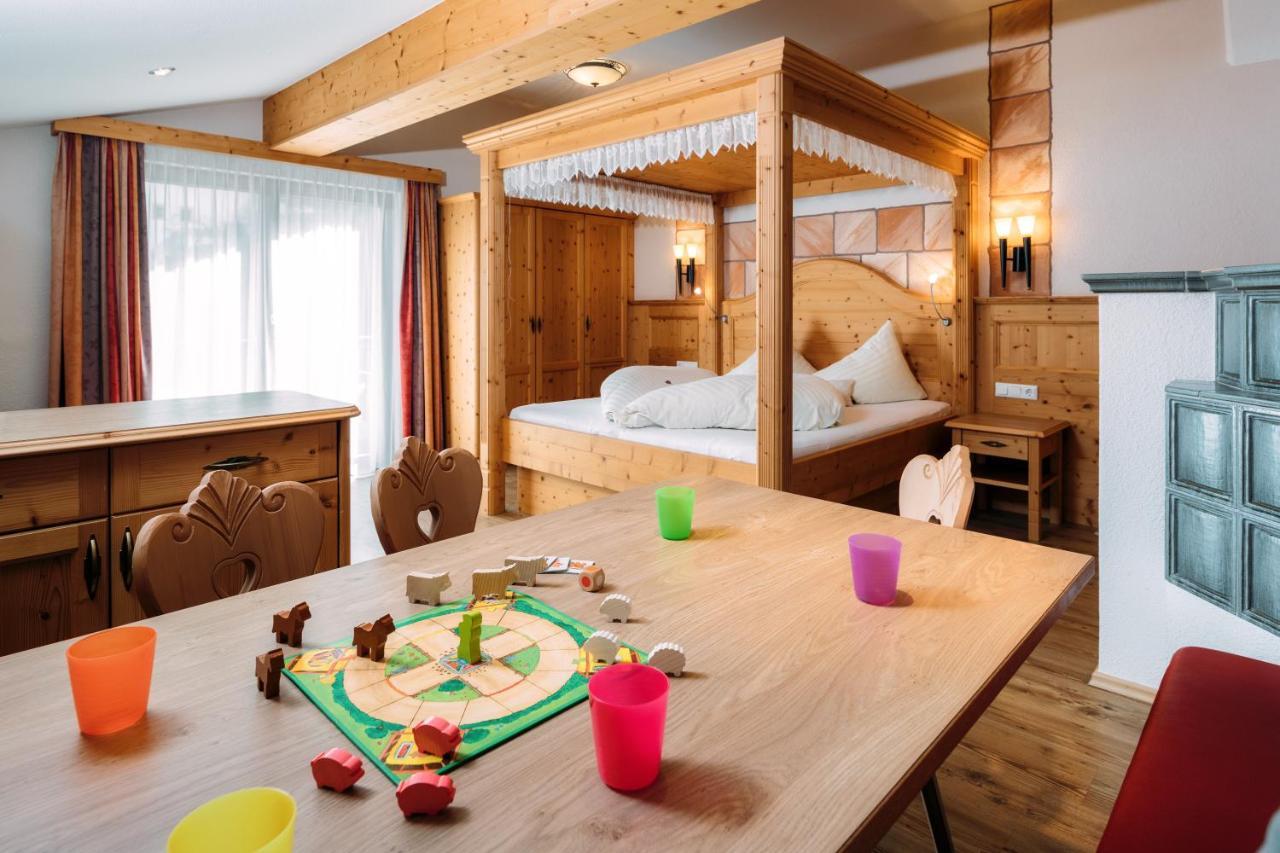 Kinderhotel Laderhof Ladis Exterior foto